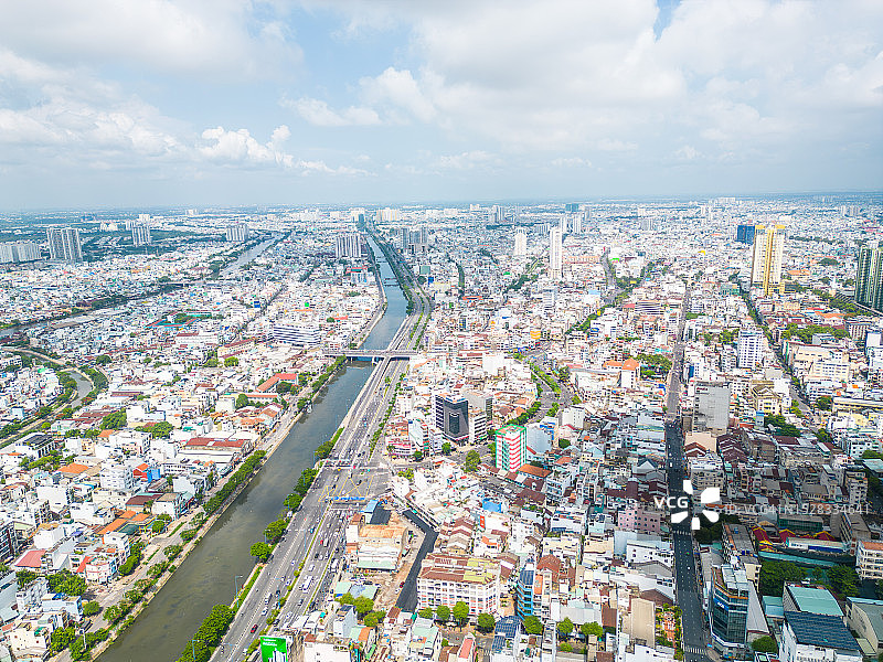 鸟瞰胡志明市天际线和摩天大楼在胡志明市市中心的心脏业务中心。城市景观和许多建筑，当地的房屋图片素材