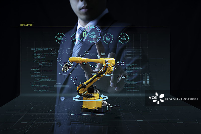 工业工程师在未来自动化中通过增强现实全息图进行3D模型分析来控制机器人手臂图片素材