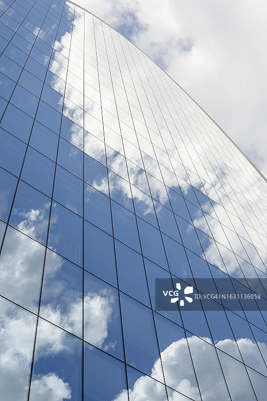 伦敦金融区云和办公室窗户的抽象图片素材