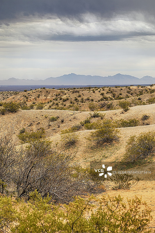 风琴山耸立在奇瓦瓦沙漠的梅西拉山谷之上图片素材