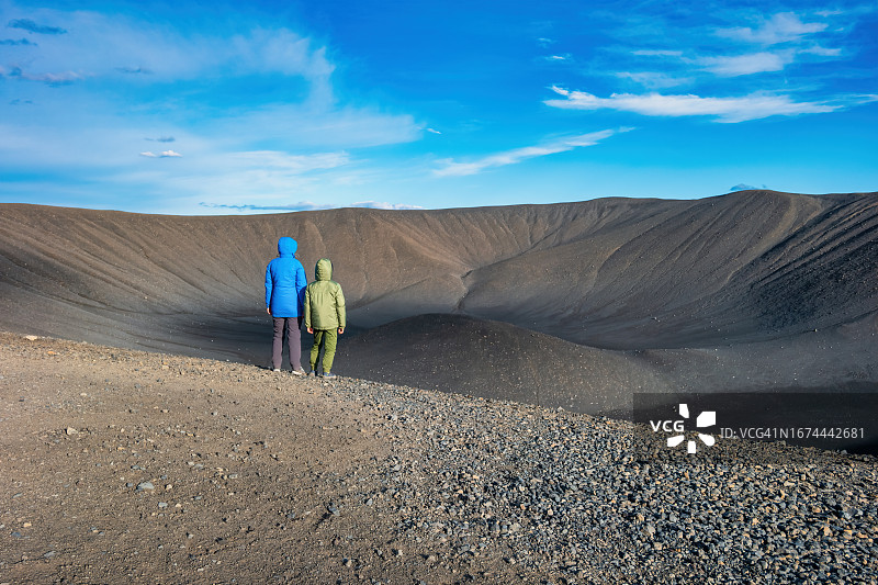 冰岛徒步旅行母亲的孩子赫夫哈尔火山口景观图片素材