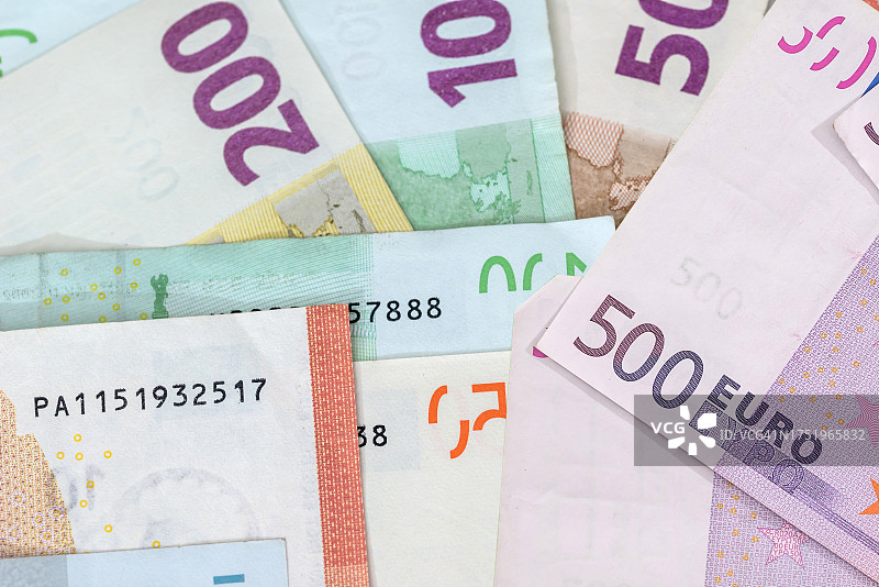 堆500、200、100、50、20欧元纸币。经济与金融图片素材