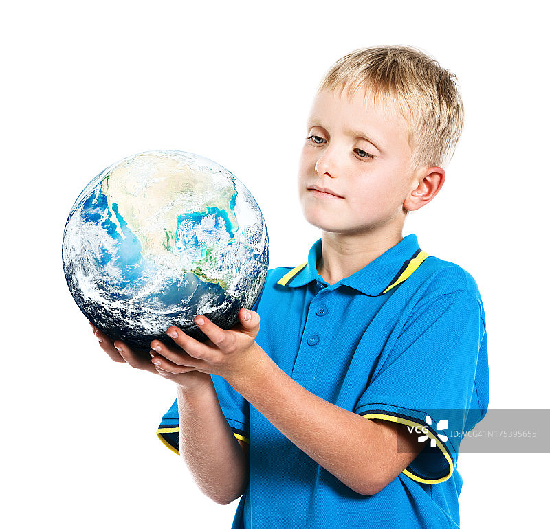 有环保意识的小男孩对世界有深刻的认识图片素材
