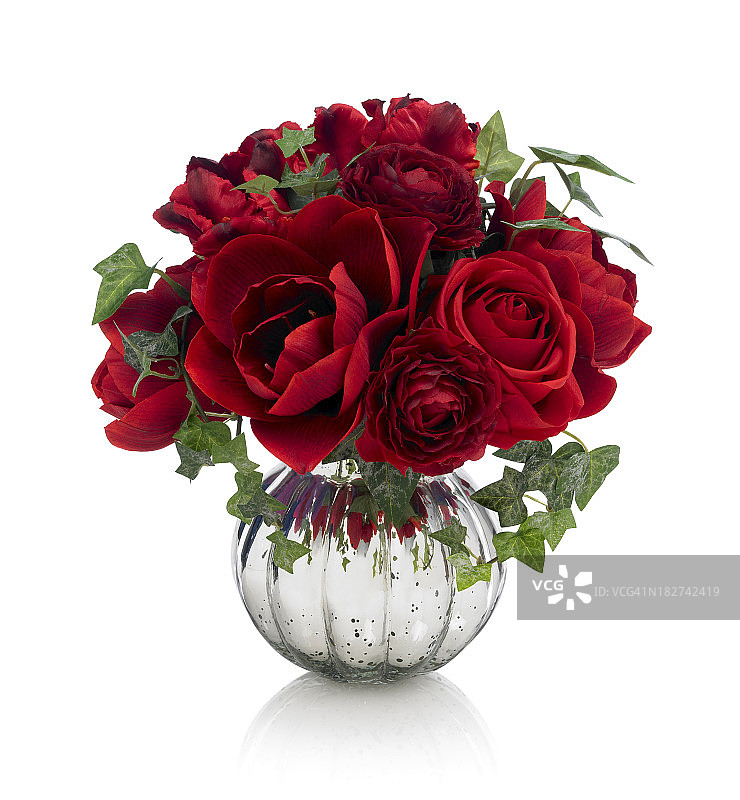 白色背景上的红色孤挺花、玫瑰和郁金香花束图片素材