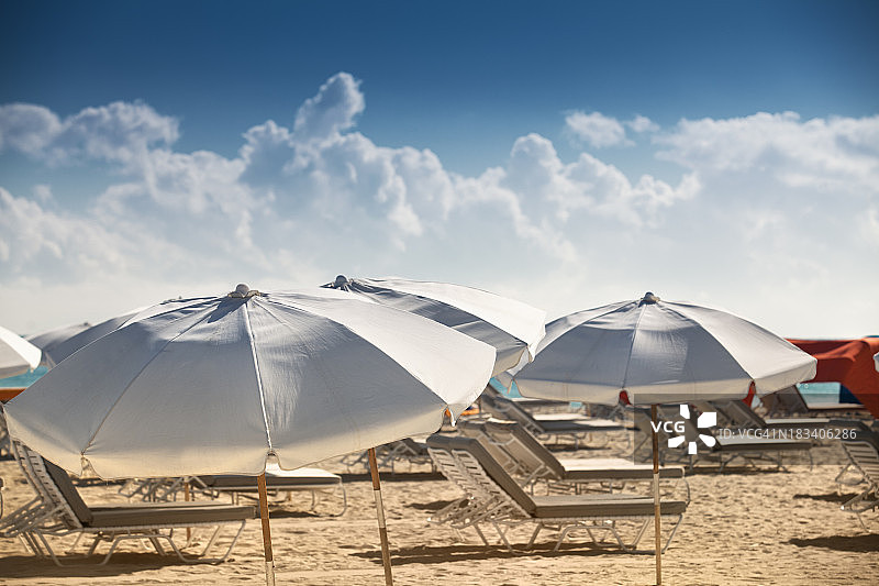 佛罗里达州迈阿密的沙滩伞图片素材