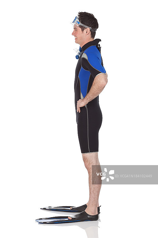 一个穿着潜水装备的男人的侧面图片素材