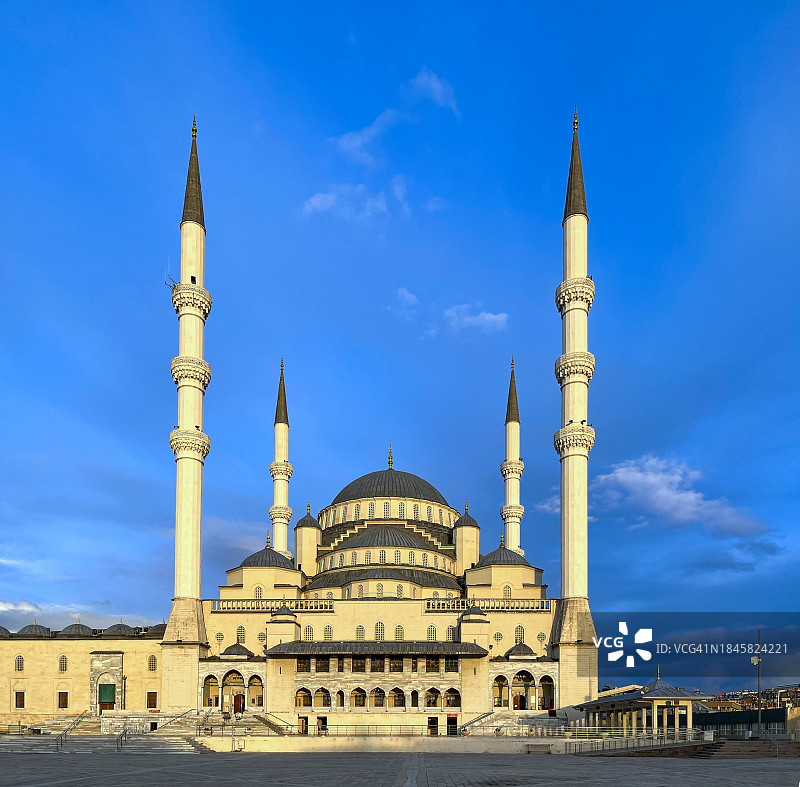 土耳其安卡拉的“Kocatepe清真寺”(又名“Kocatepe Camii”)图片素材