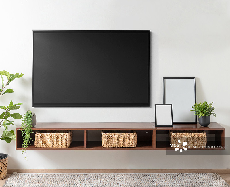 客厅墙上的电视和相框，一套黑色肖像相框模型图片素材