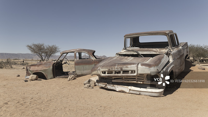在南非纳米比亚的Solitaire，沙漠中的废弃汽车图片素材