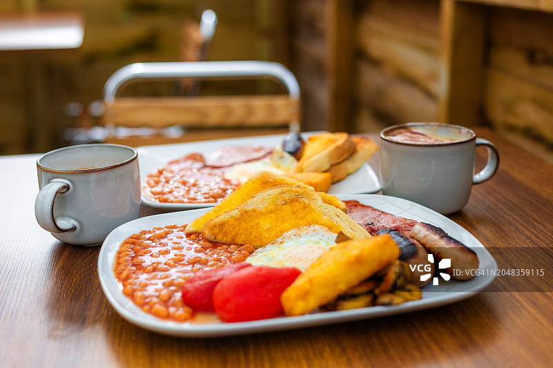 咖啡厅提供传统的全套英式早餐图片素材