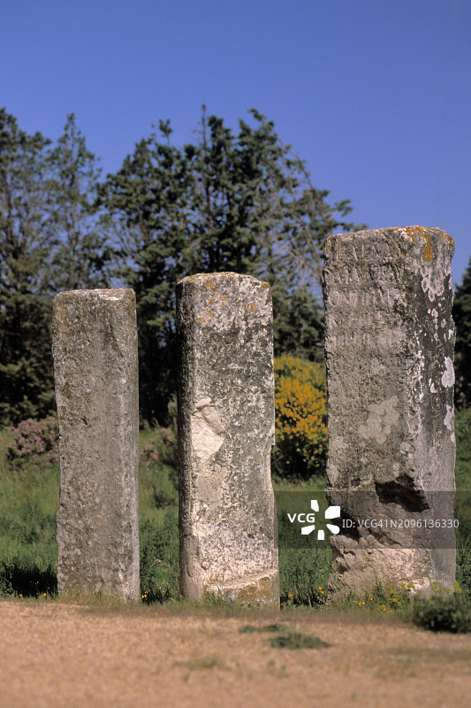 三个古老的标志，被称为cassiar或柱Peyrous Plantadous图片素材