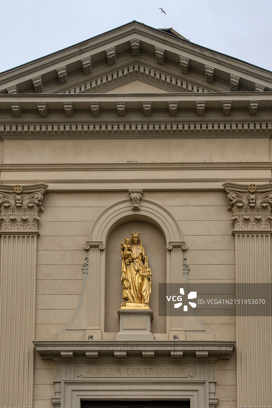 法国马赛，巴黎圣母院教堂的圣母图片素材