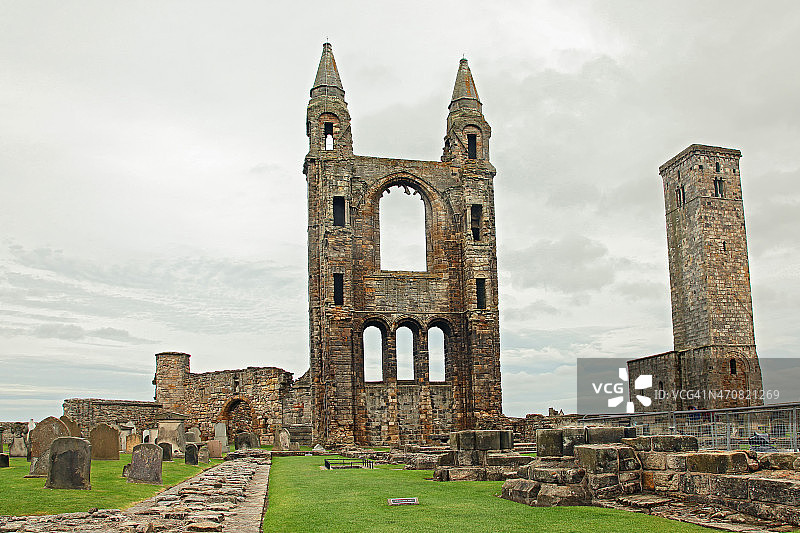 位于苏格兰圣安德鲁斯的圣安德鲁斯大教堂废墟图片素材