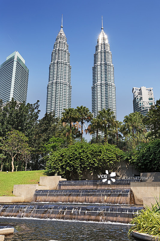 Petronas塔从公园图片素材