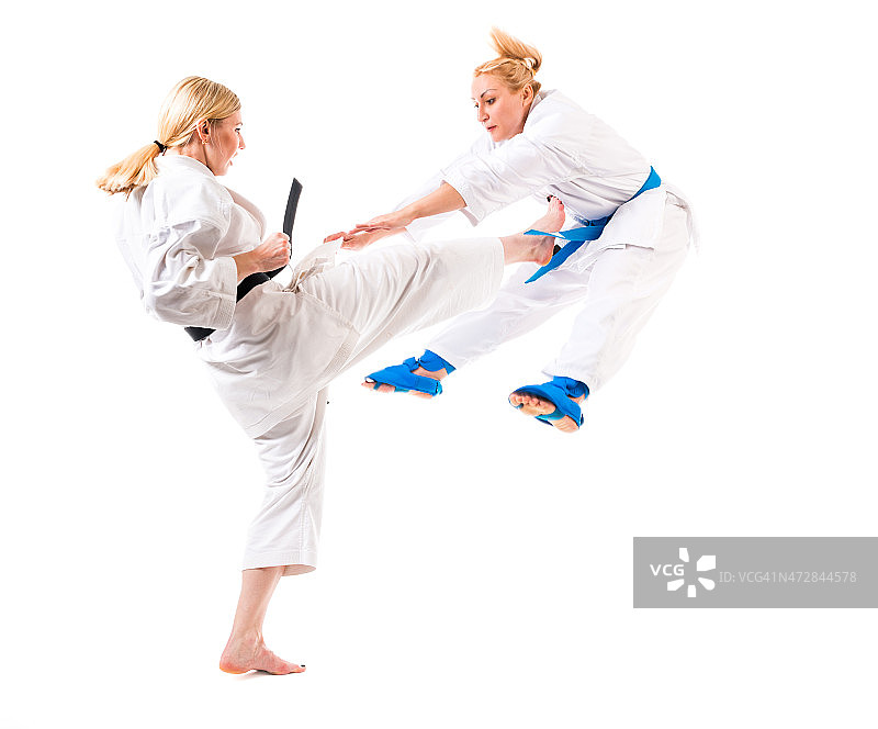 武术训练，两个女孩空手道格斗图片素材