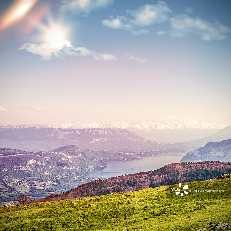 布尔热湖和勃朗峰阿尔卑斯山山景图片素材