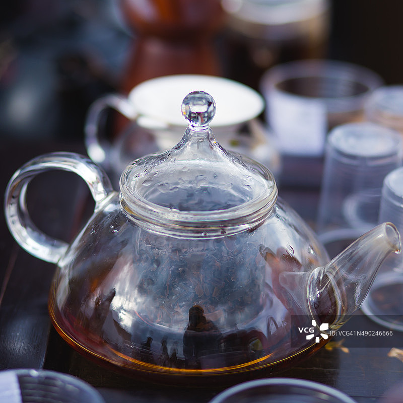 美丽温馨的图片透明茶壶茶壶与美味的茶图片素材