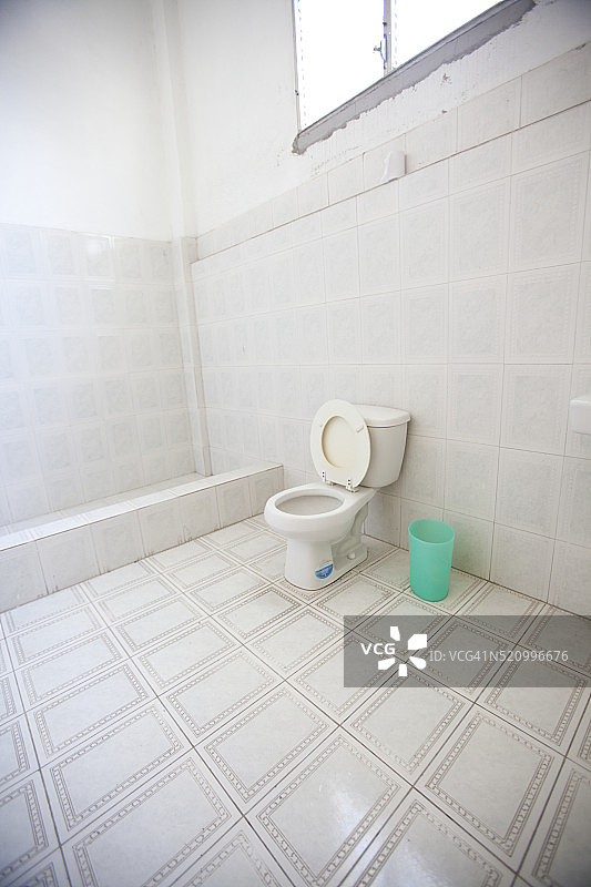 海地有足够空间的厕所图片素材