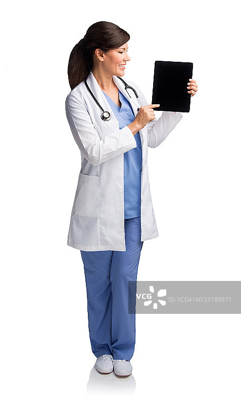 一名女医生正在展示数码平板电脑图片素材