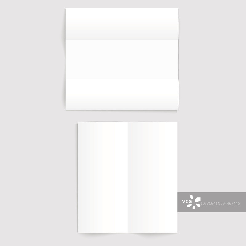 两个空白的白色折叠纸模板在灰色背景图片素材