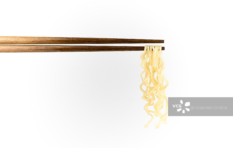 筷子面条孤立在白色的背景图片素材