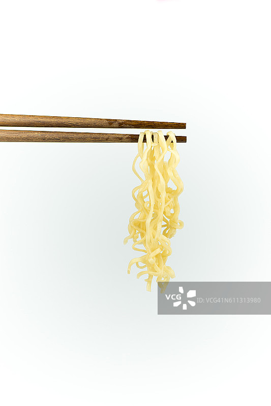 筷子面条孤立在白色的背景图片素材