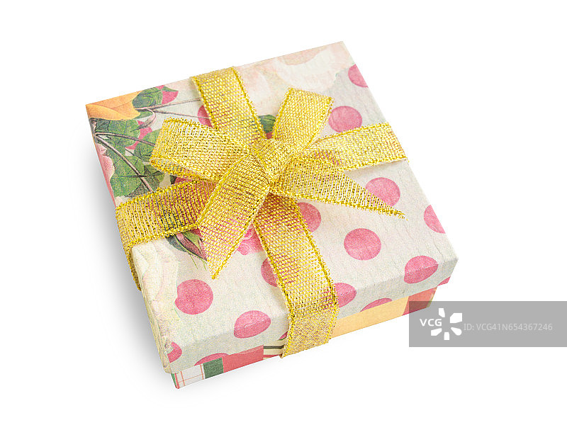 礼盒(现在)与节日花(花)和波尔卡点印花，金色丝带蝴蝶结，孤立的白色图片素材