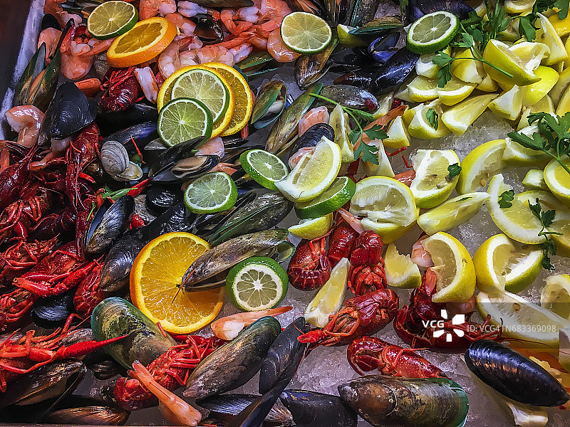 海鲜什锦，贻贝，龙虾和小虾图片素材