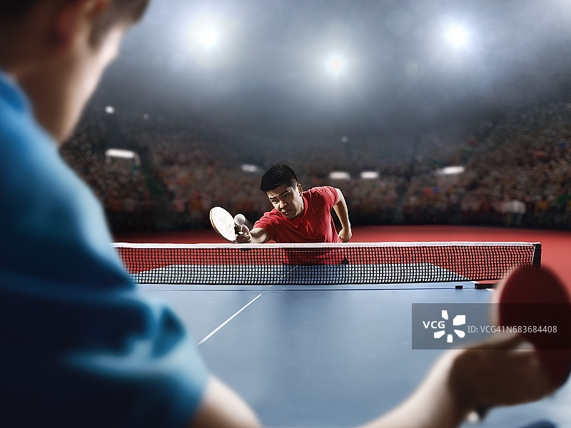 两个乒乓球运动员打乒乓球图片素材