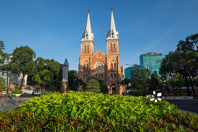 西贡圣母院大教堂，正式名称为圣母无玷圣婴大教堂，位于越南胡志明市市中心图片素材