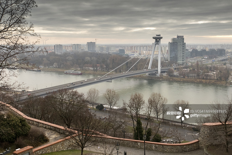 多瑙河和电影大多数桥，布拉迪斯拉发高地图片素材