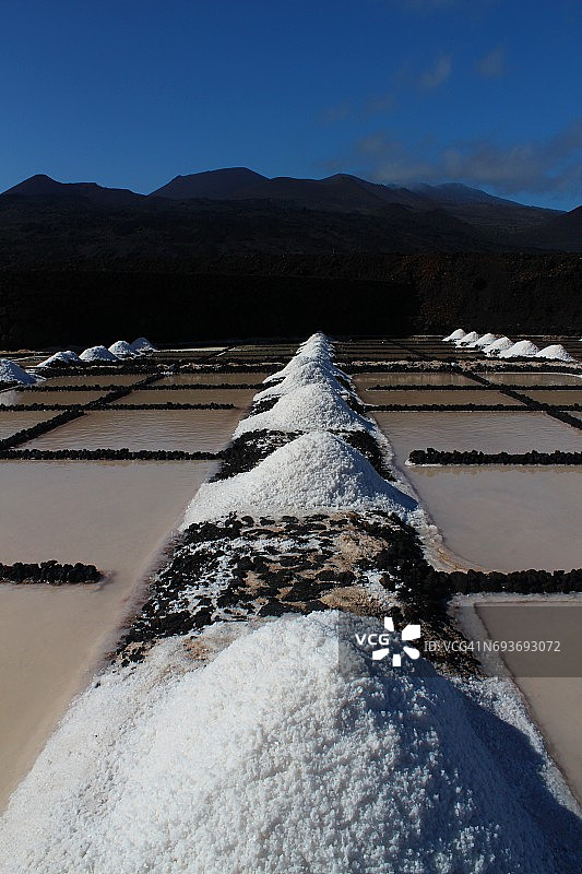 加那利群岛拉帕尔马岛富恩连恩特盐田的盐盆地特写图片素材