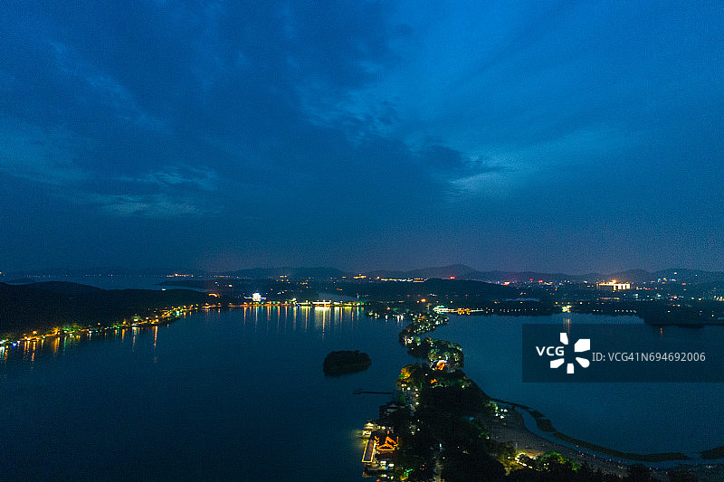 无锡太湖漓湖夜景图片素材