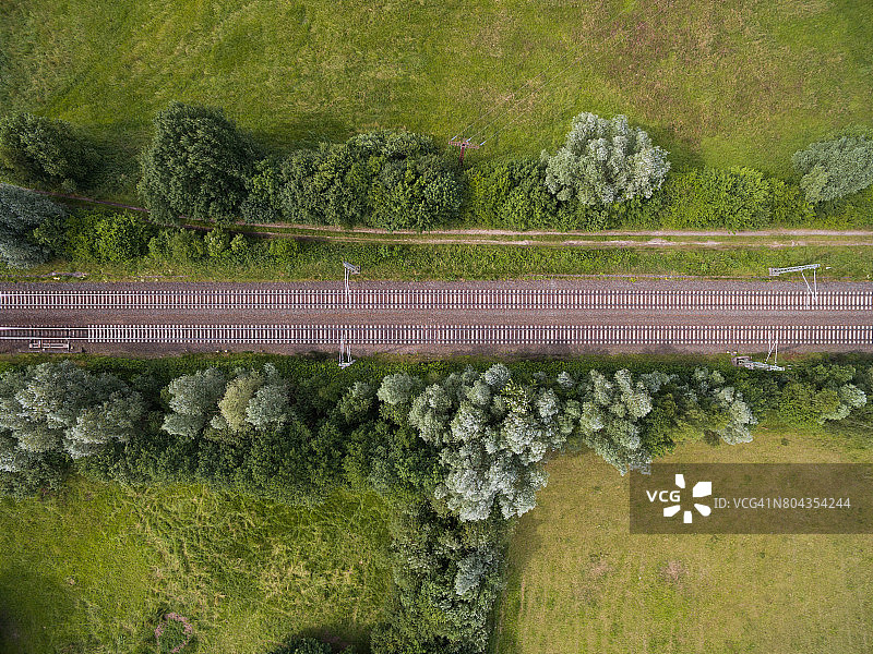 德国农村地区铁路轨道鸟瞰图图片素材