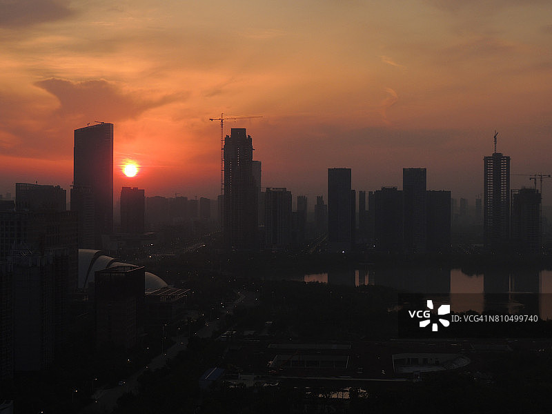 美丽的日出在现代中国城市-合肥，中国图片素材