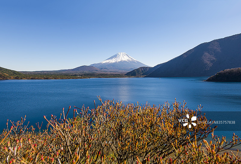 秋天的富士山和元津湖图片素材