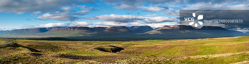 冰岛风景和火山的夏季全景，冰岛北部。图片素材