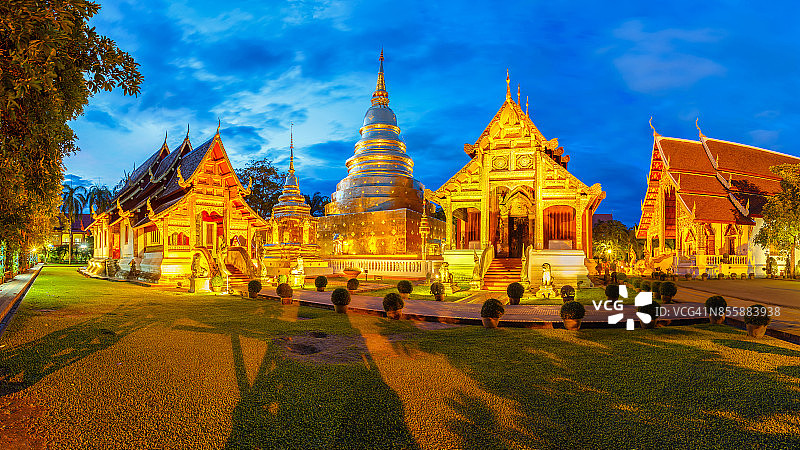 Wat Phra Singh位于泰国清迈老城中心的西部图片素材