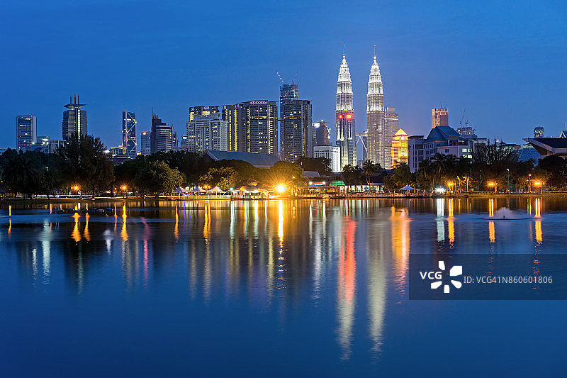 马来西亚吉隆坡天际线在武廷公园图片素材