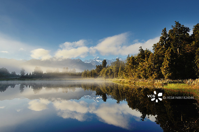 反射湖马西森上午时间，西海岸，南岛，新西兰图片素材