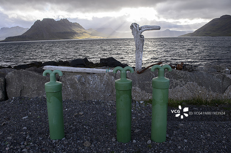 冰岛西峡湾Gjögur海滩上的水管图片素材