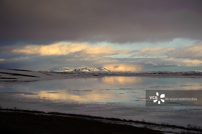 冰岛东北部的Myvatn冰湖图片素材