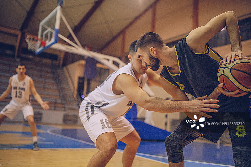 篮球运动员打篮球图片素材