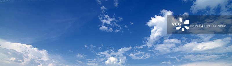 蓝天上白云飘浮图片素材