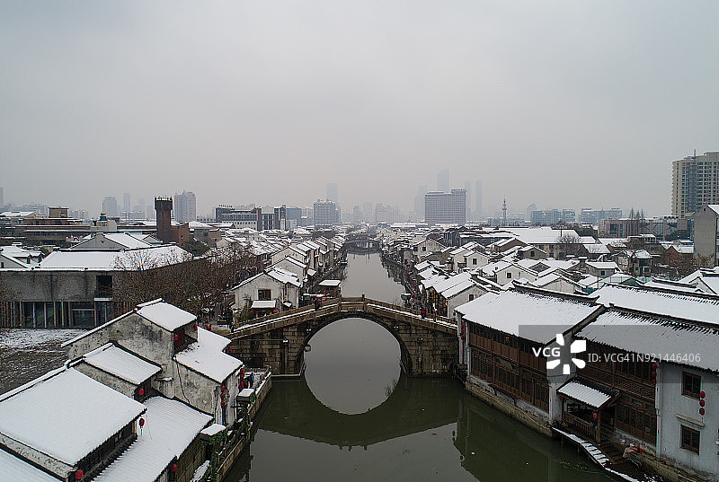 鸟瞰清明桥古运河雪景图片素材