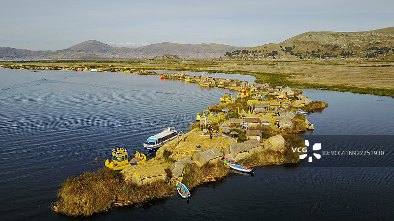 乌鲁斯是秘鲁的喀喀湖上的浮动岛屿。图片素材