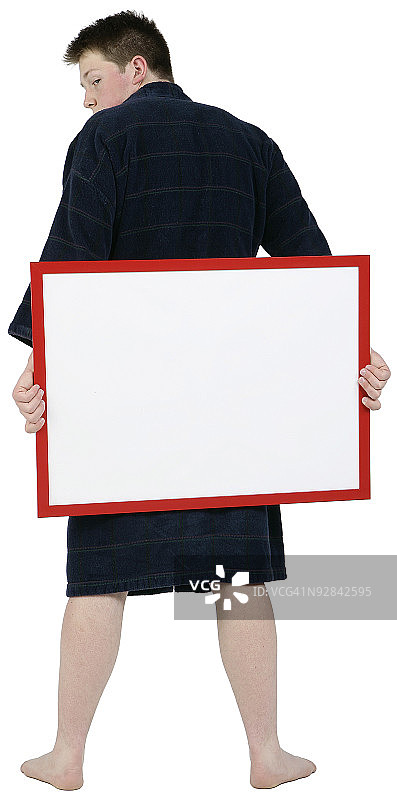 长袍男子持有空白板的后视图图片素材