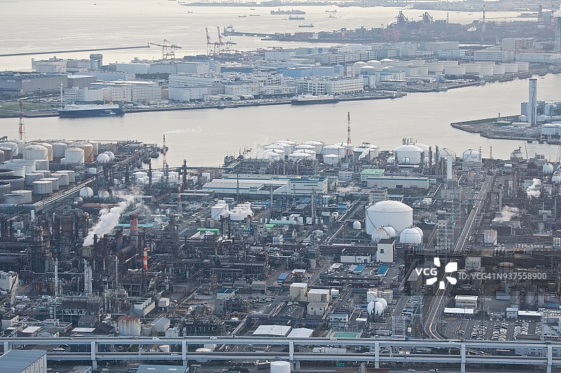 日本神奈川县川崎市工厂厂区白天鸟瞰图图片素材