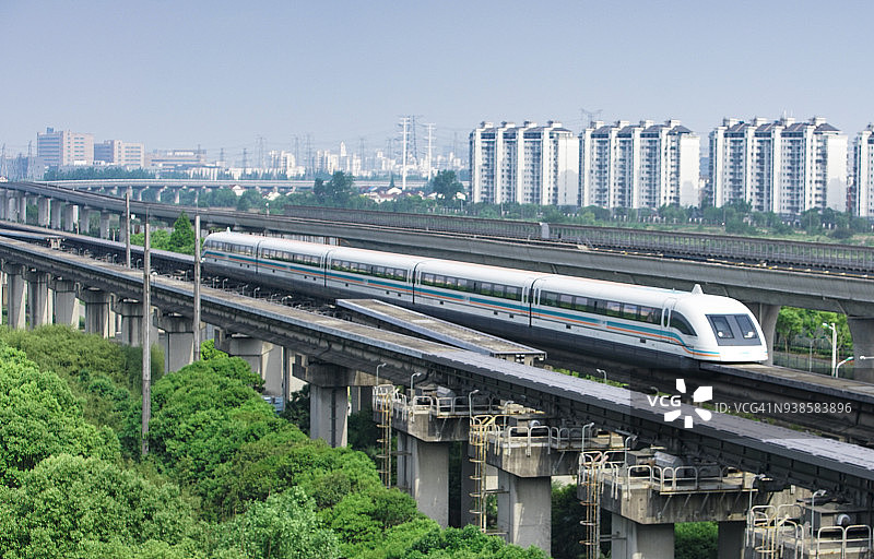 上海磁悬浮列车驶往浦东机场。这列火车连接浦东国际机场和上海市中心。图片素材
