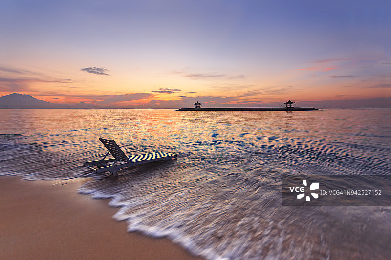 美丽的早晨，在Karang海滩，Sanur在巴厘岛，印度尼西亚图片素材